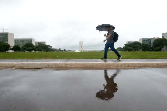 Chegou o verão! Previsão é de menos chuvas na maior parte do país