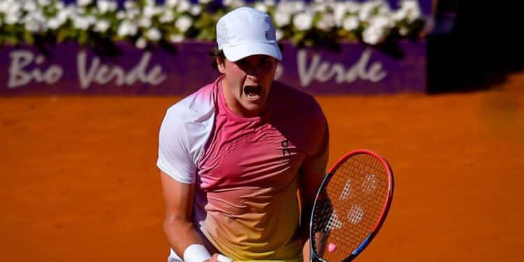 João Fonseca vence ATP de Buenos Aires e se torna brasileiro mais jovem a conquistar o torneio