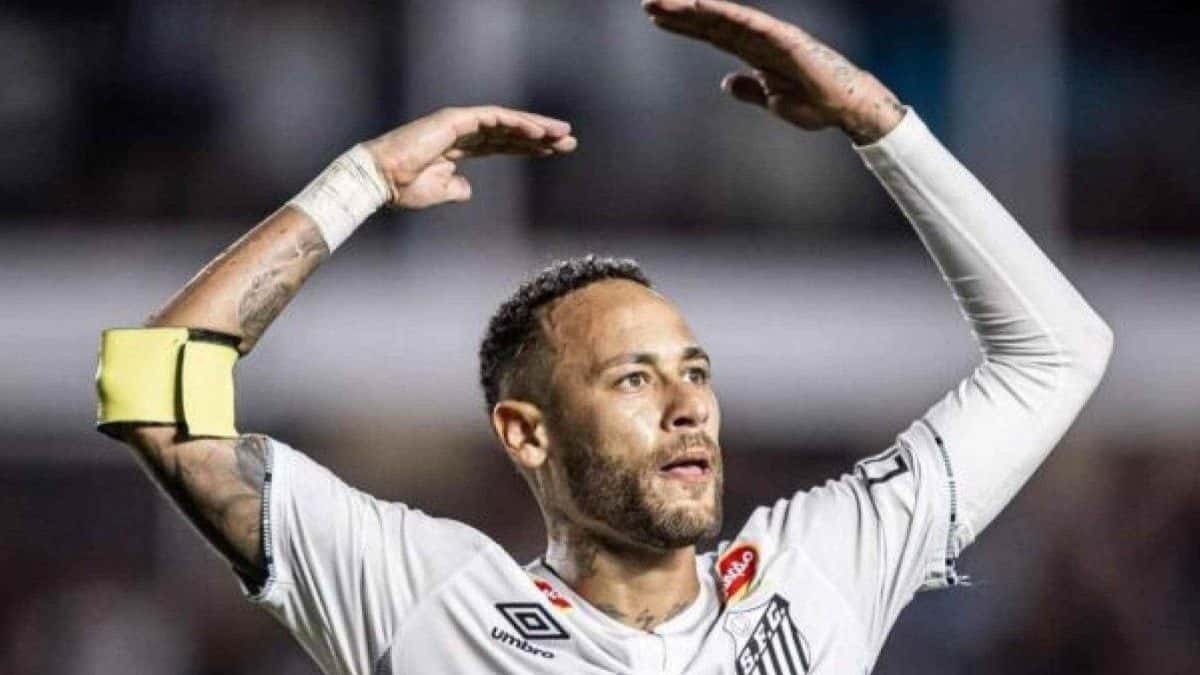 Neymar negocia compra do Santos e construção de estádio por valor estratosférico