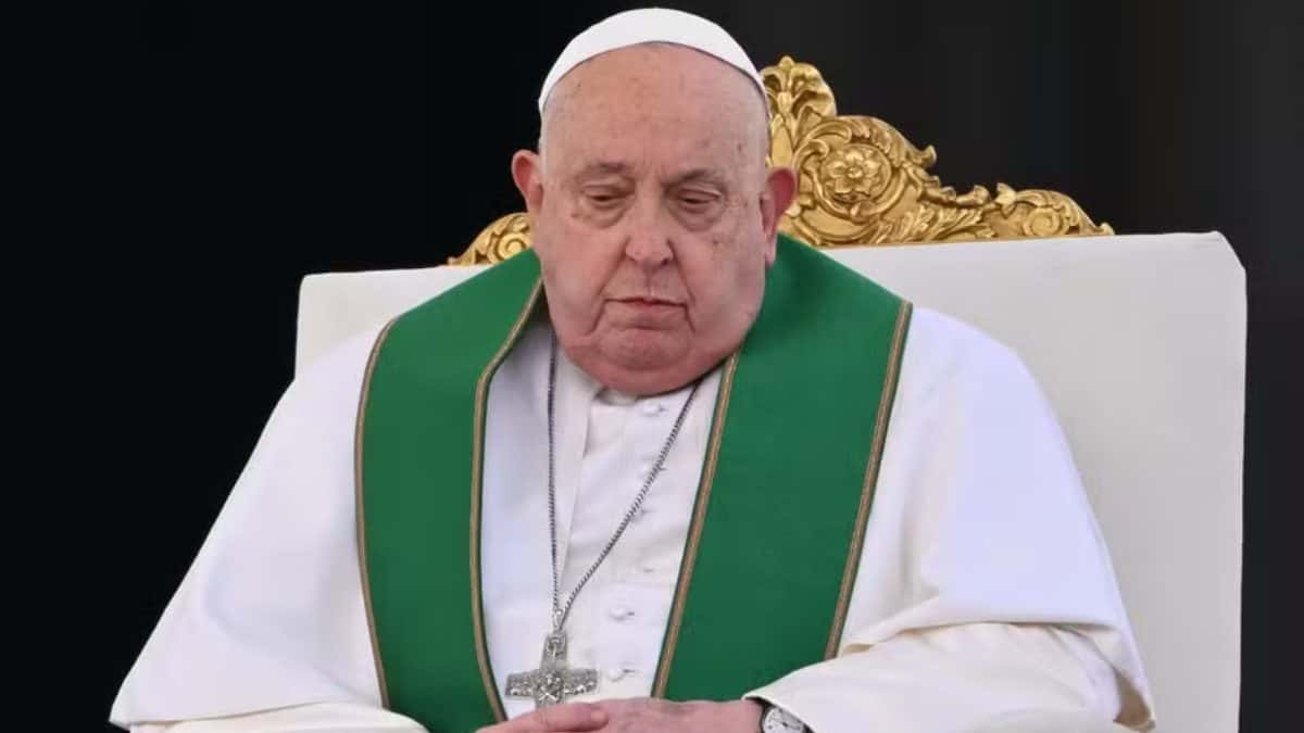 Internado em situação ‘crítica’, papa Francisco aprova candidatos à santidade