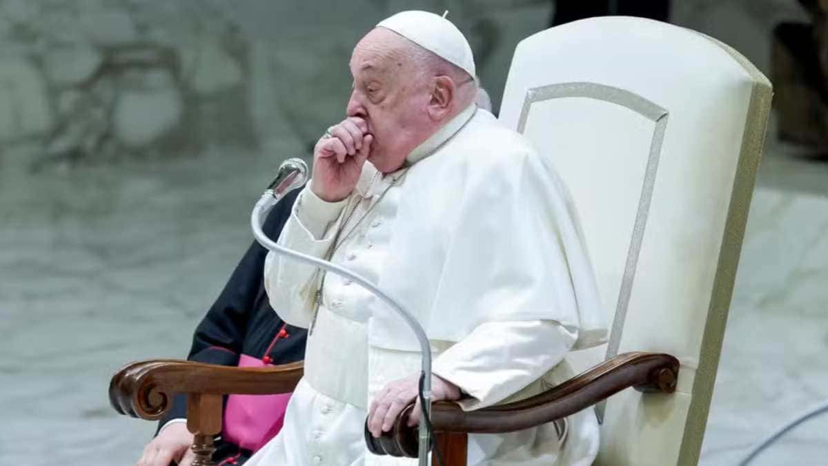 Internado com pneumonia, Papa Francisco teme não se recuperar