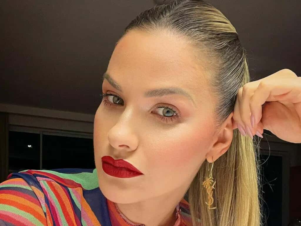 Andressa Suita posta vídeo treinando e recebe elogios da web