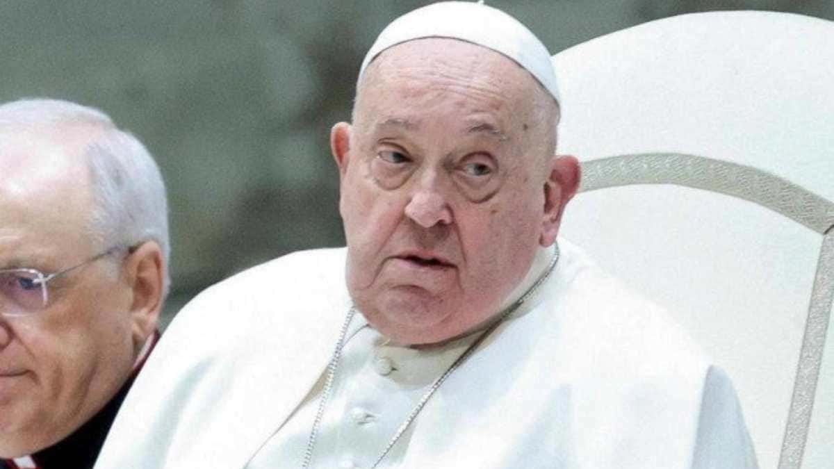 Papa Francisco está estável, mas voltará à ventilação mecânica