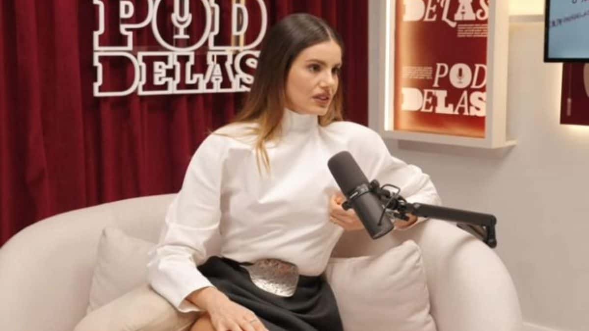 Camila Queiroz revelou que mãe ainda trabalha como manicure