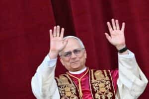 Cardeal Robert Prevost é o novo papa; nome escolhido é Leão XIV