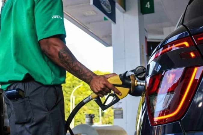 Petrobras reduz preço do diesel para distribuidoras a partir de terça-feira