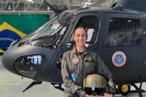 Conheça Emily Braz, a primeira mulher piloto de helicóptero do Exército