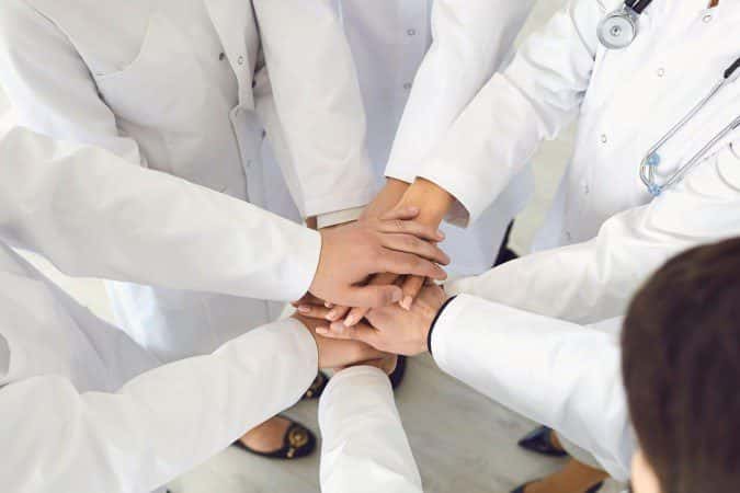 Pela primeira vez na história, mulheres são maioria entre médicos