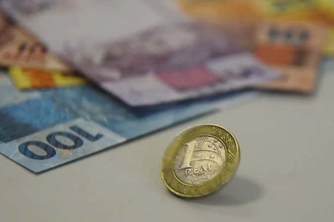 Quando cai o 5° dia útil de maio de 2025?