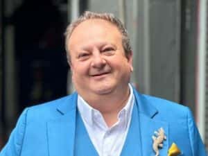 Antes da fama: foto revela visual de Érick Jacquin quando jovem