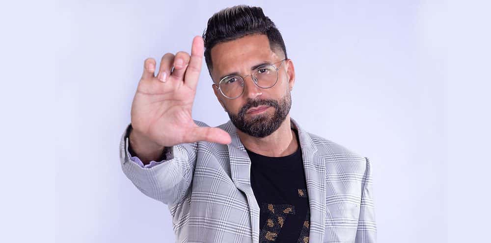 Latino expõe filho que quer chatageá-lo