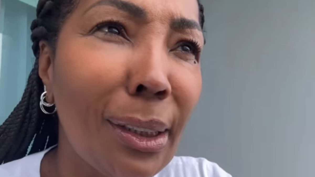 Mãe de Ludmilla alfineta novamente pai da cantora após abandono