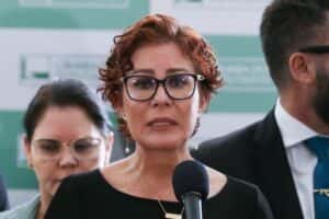 Moraes determina prisão definitiva de Carla Zambelli