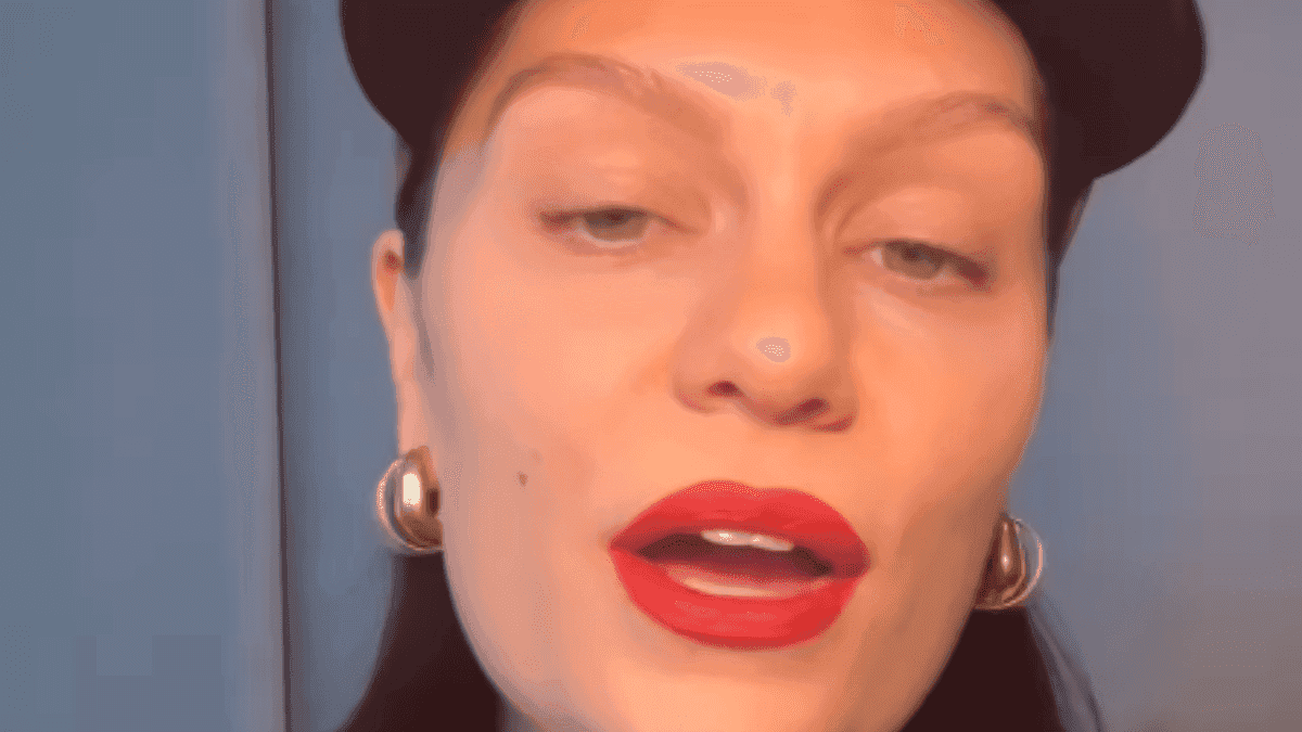 Jessie J releva que está com câncer de mama