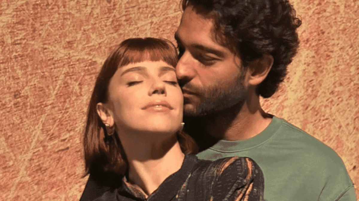 Alice Wegmann fala sobre relação com Humberto Carrão: ‘Encantamento’