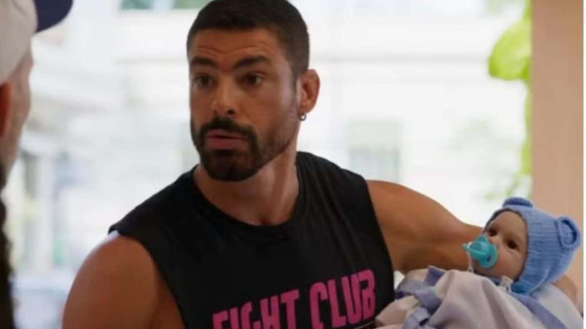 Cena de ‘parto’ de bebê reborn em Vale Tudo vira piada na web: ‘Inacreditável’