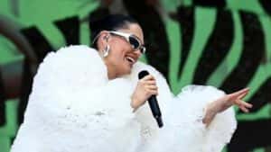Jessie J faz último show antes do tratamento contra câncer de mama