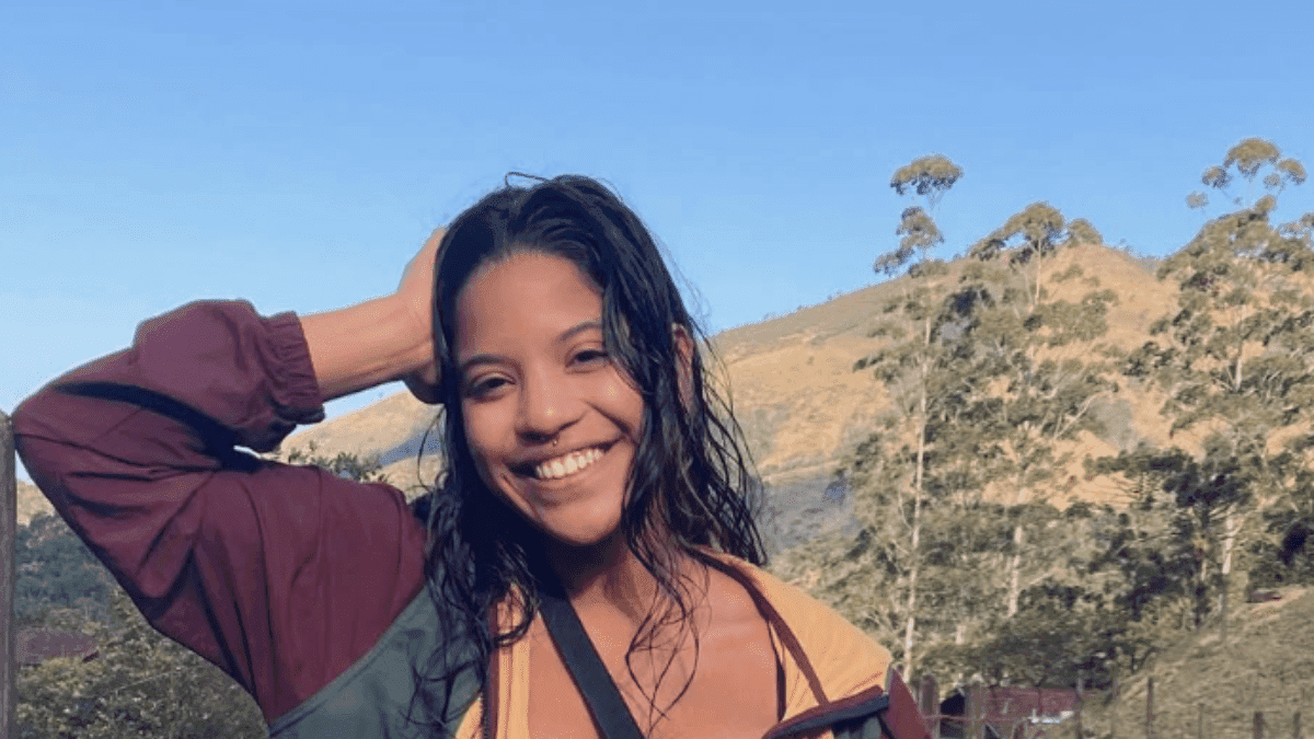 Morre brasileira que caiu em trilha vulcânica na Indonésia