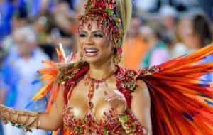 Lexa é oficializada como Madrinha de Bateria da Dragões da Real