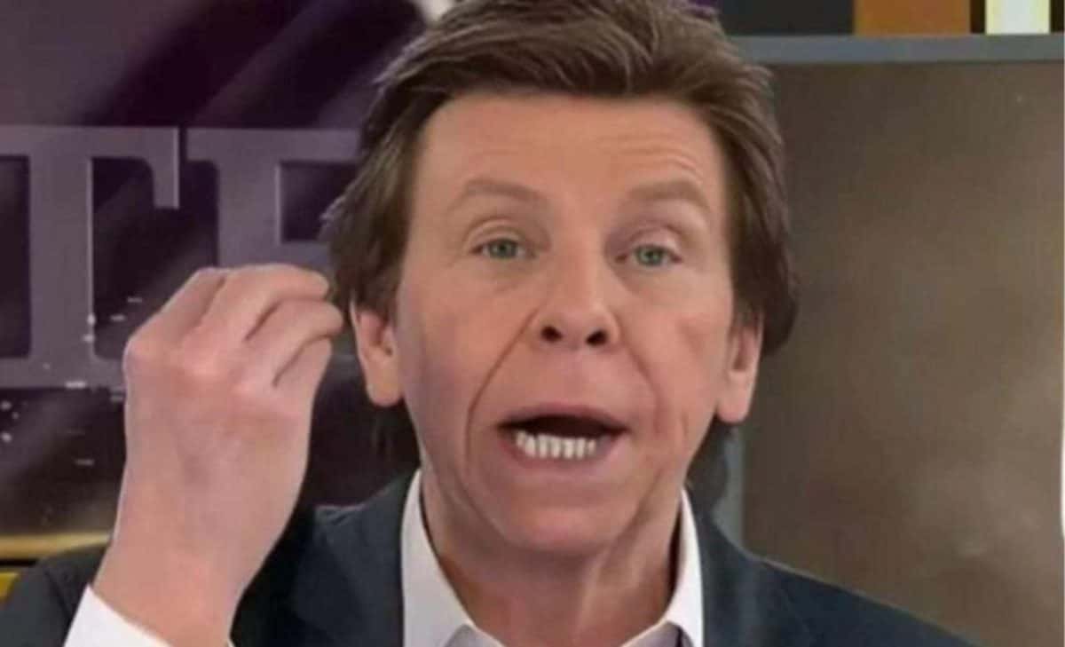Nelson Rubens é afastado da RedeTV após denúncias de assédio moral