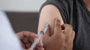 Casos de hepatites crescem 525% no DF; julho amarelo alerta sobre riscos
