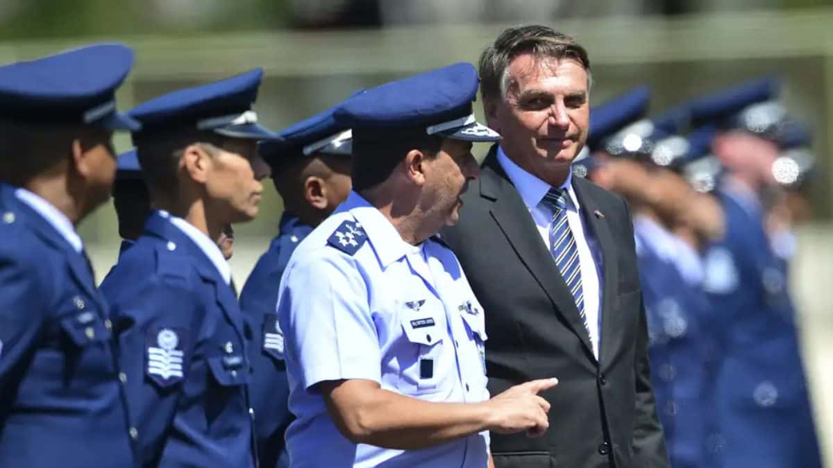 Relatório que apontava falha nas urnas estava incorreto, diz ex-comandante da FAB