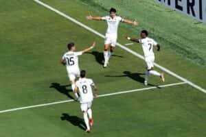 Real elimina Borussia com aula de marketing e pega PSG na semi da Copa