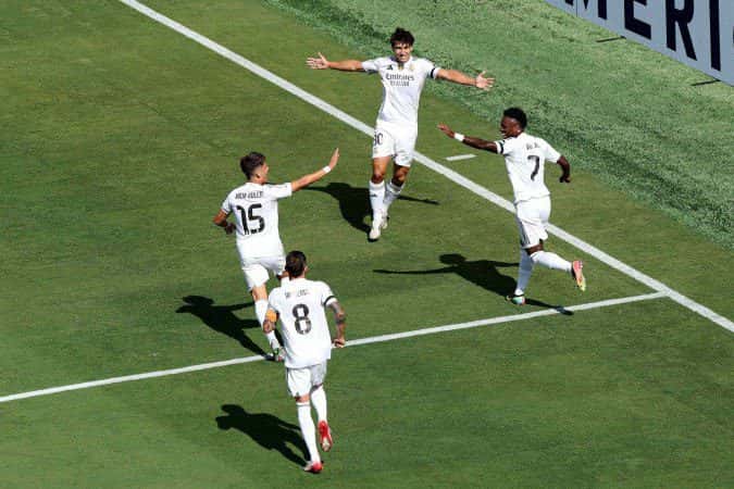 Real elimina Borussia com aula de marketing e pega PSG na semi da Copa