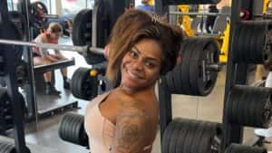 Jojo Todynho posa de biquíni de fita e exibe o antes e depois após perder 69 kg