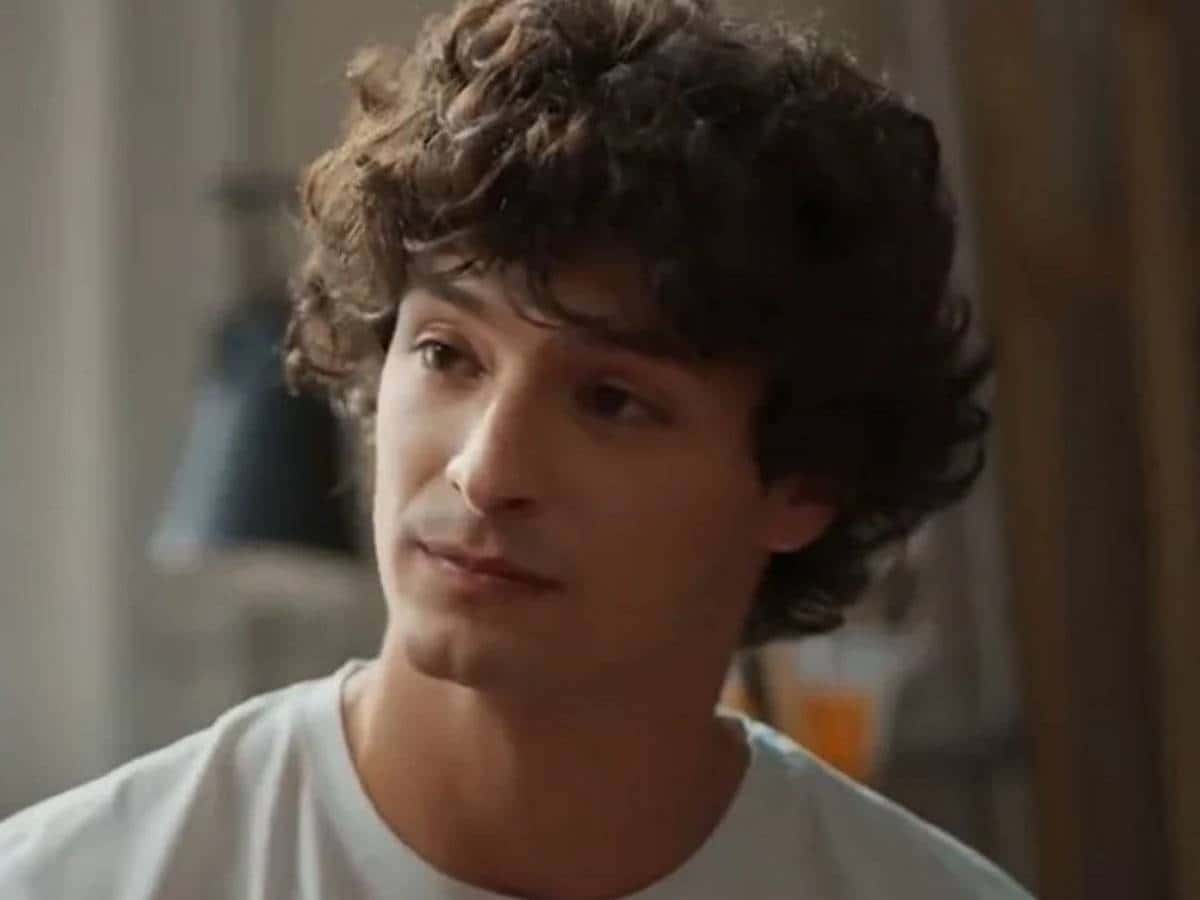 Pedro Waddington, o Tiago de Vale Tudo, reage após receber nota zero de jornalista