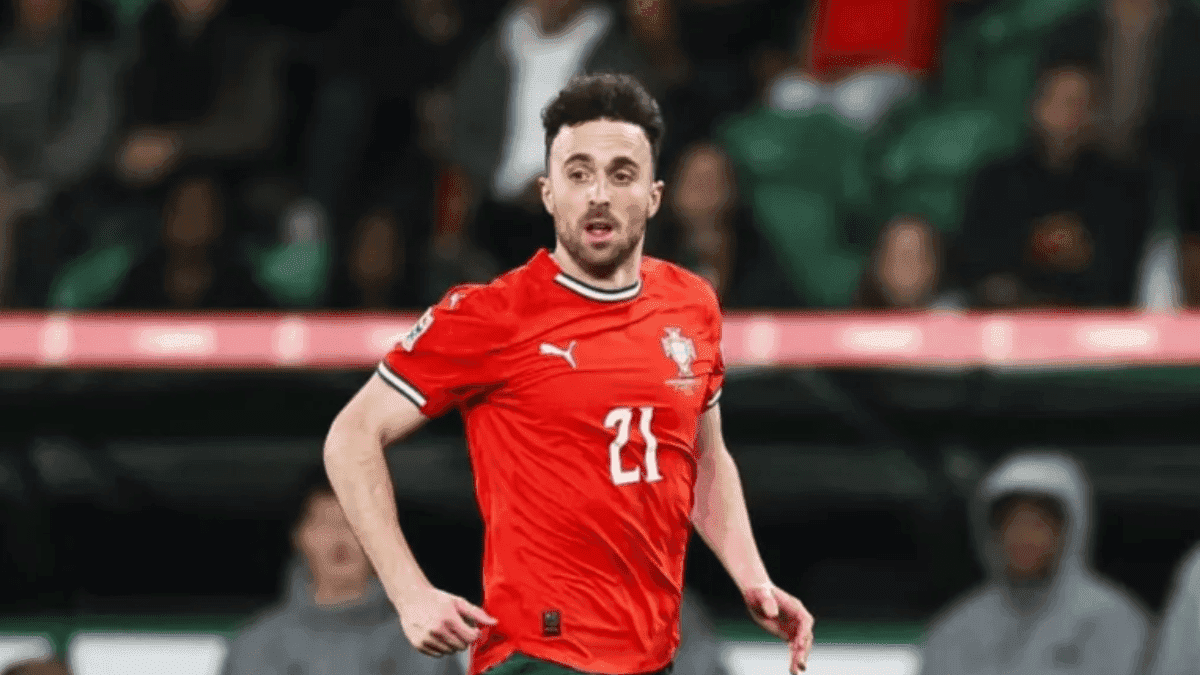 Jogador do Liverpool morre em acidente de carro