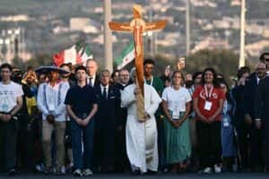 Vigília de oração com o papa atrai milhares de jovens fiéis a Roma