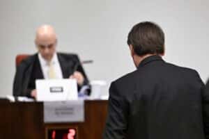 Moraes dá 48h para Bolsonaro responder sobre plano de fuga para Argentina