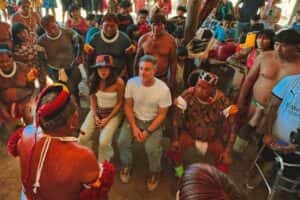 Anitta visita aldeia indígena no Xingu e participa de cerimônia tradicional