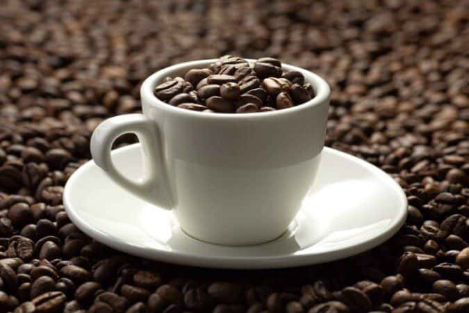 Primeira xícara de café do dia deixa as pessoas mais felizes