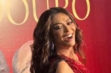 Juliana Paes recebe coroa de rainha da Viradouro