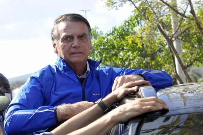 Bolsonaro em prisão domiciliar por desobediência ao STF