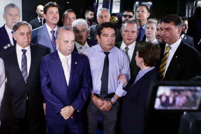 Com 41 assinaturas, oposição protocola pedido de impeachment contra Moraes no Senado
