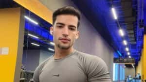 Mãe de Ryan Silveira se pronuncia após notícia de que o criador de conteúdo adulto estaria em coma na Grécia