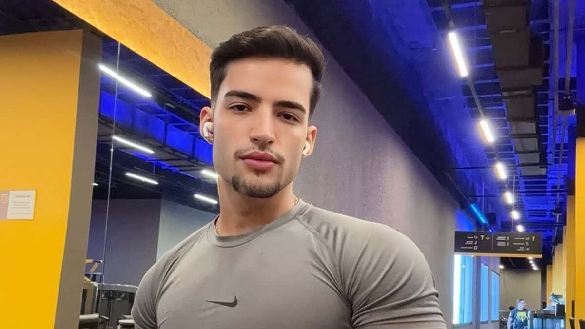 Mãe de Ryan Silveira se pronuncia após notícia de que o criador de conteúdo adulto estaria em coma na Grécia