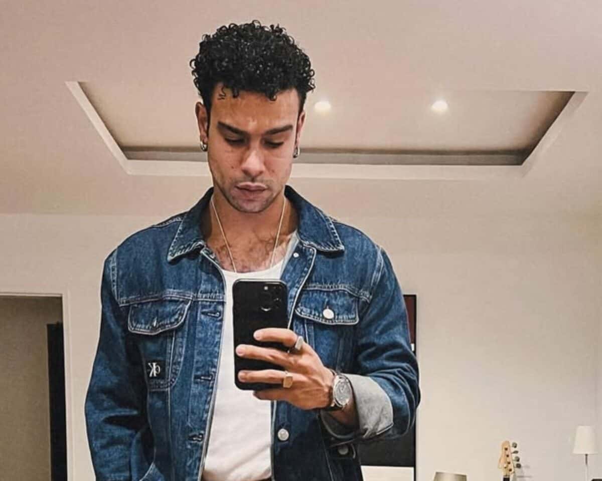 Protagonista de série com Bruna Marquezine, Sérgio Malheiros exibe corpo sarado em cliques