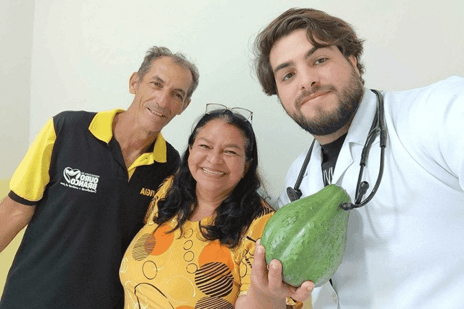 Médico do SUS viraliza ao mostrar presentes de pacientes da zona rural