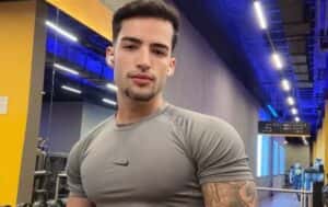Ator pornô brasileiro entra em coma após acidente na Grécia