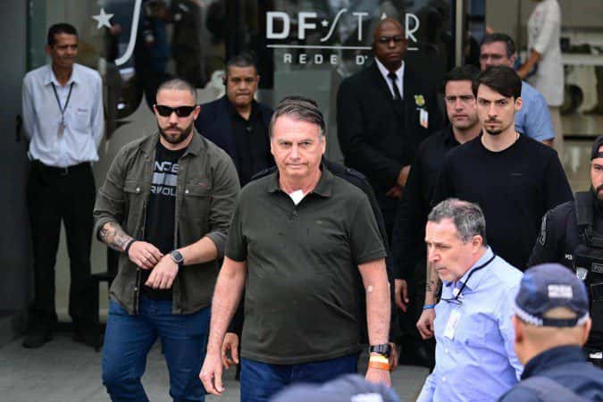 Jair Bolsonaro segue internado após novos exames; confira boletim médico