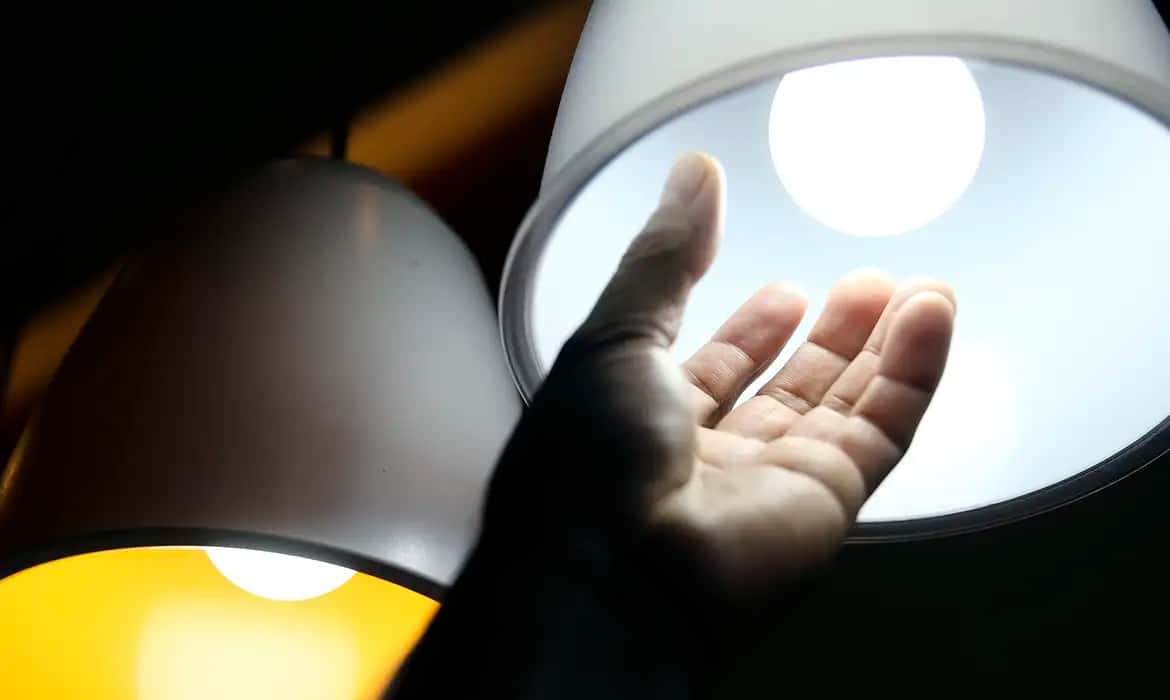 Conta de luz terá bandeira vermelha patamar 1 em outubro
