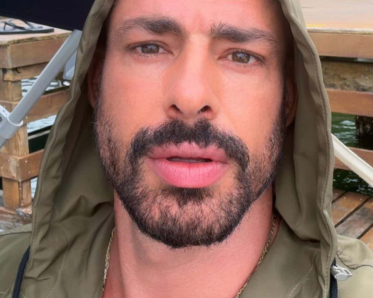 Muso de Vale Tudo, Cauã Reymond aparece suado em selfie e ganha elogios