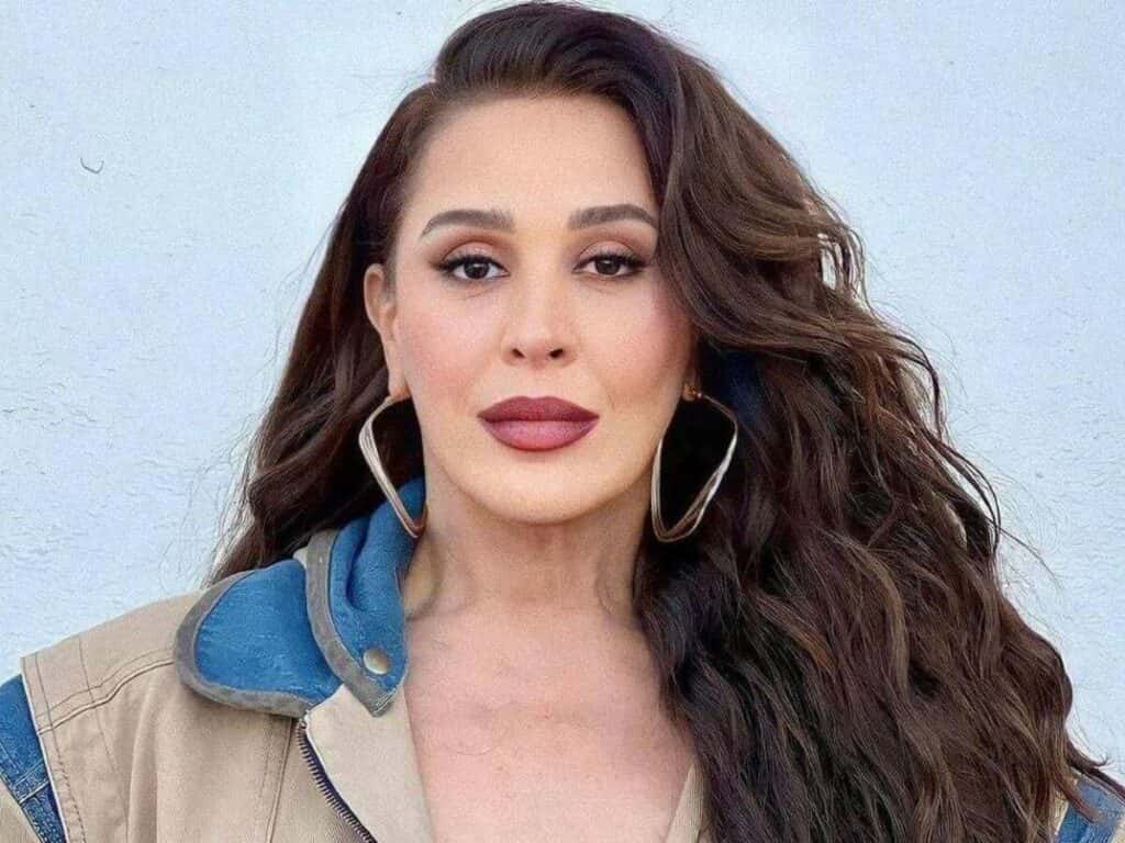Claudia Raia posa nua na web e chama atenção dos fãs com clique: “Obra de arte”