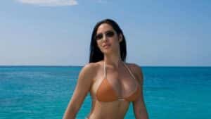 Ex-BBB Isabelle Nogueira posta novas fotos se divertindo no México e incendeia o clima nas redes sociais
