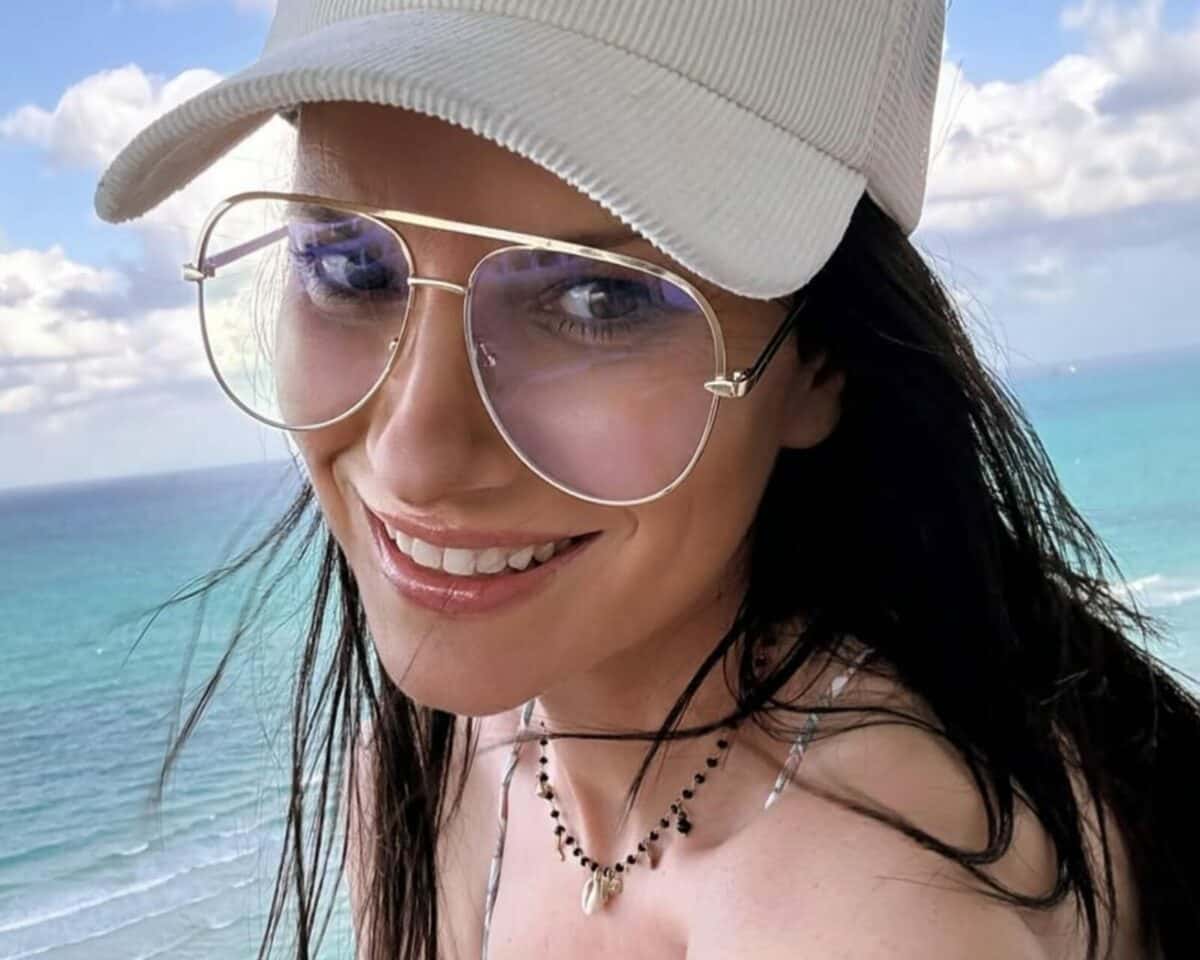 Laura Pausini entrega segredo de pele boa: ‘Fazer amor ajuda muito’