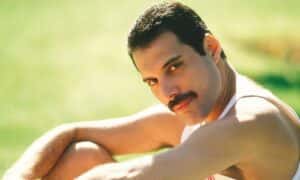 Biografia revela que Freddie Mercury foi abusado por professor aos 14 anos